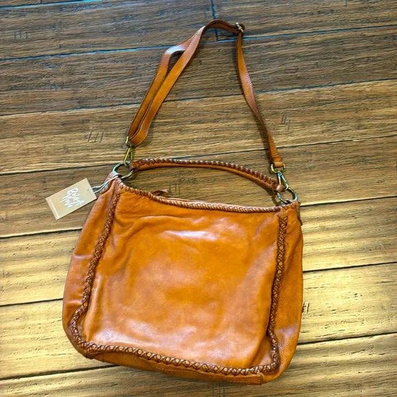 NWT! Gorgeous large Bolsa Nova Leather bag. “Braided” edge details. - Picture 2 of 13